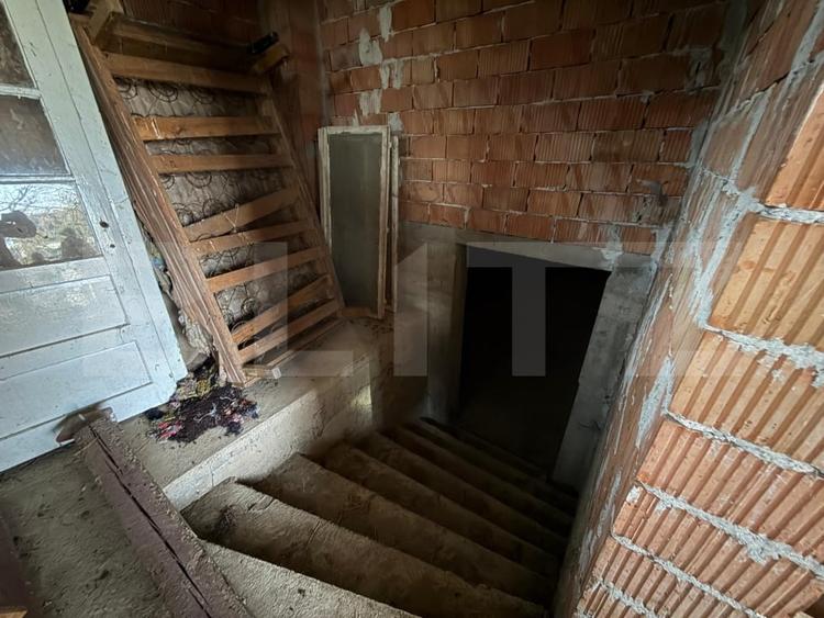 Casă individuală cu 7 camere cu Canalizare în Halmeu