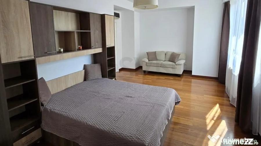 Apartament cu 5 camere decomandat în Herăstrău