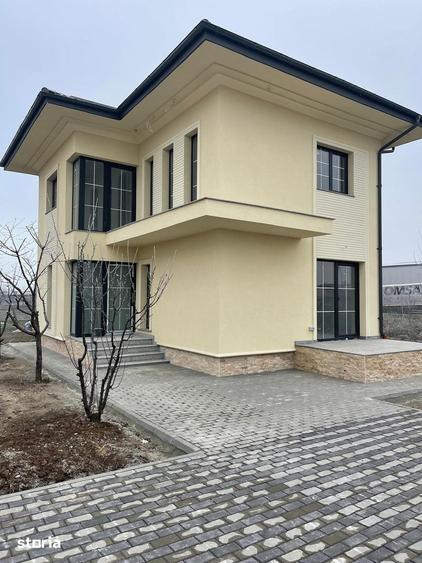 Casă cu 5 camere cu Teren 312 Mp în Central