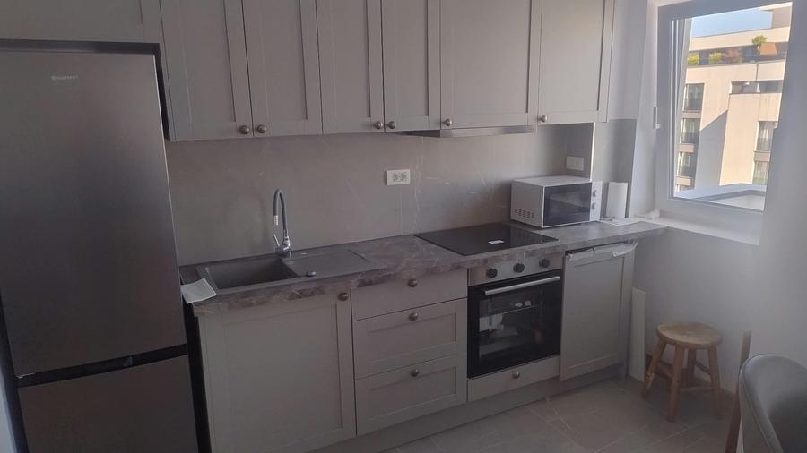 Apartament cu 2 camere decomandat în Tractorul