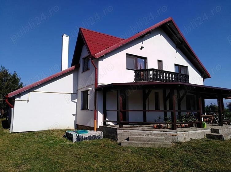 Casă cu 5 camere cu Teren 1800 Mp în Glăjărie