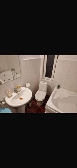 Apartament cu 5 camere semidecomandat în Universitate