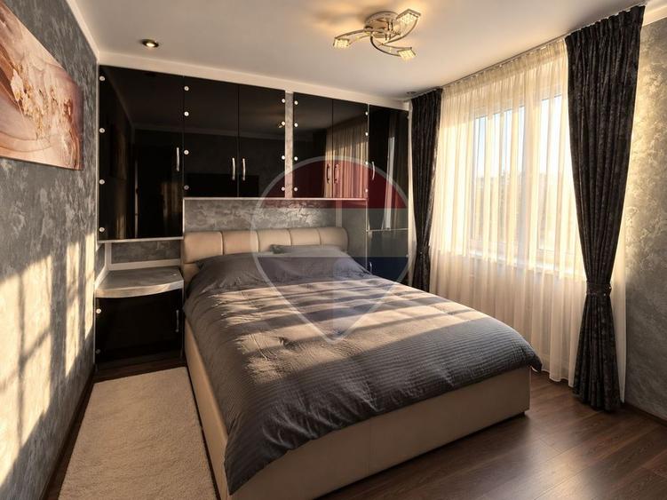 Apartament cu 3 camere semidecomandat, mobilat în Central