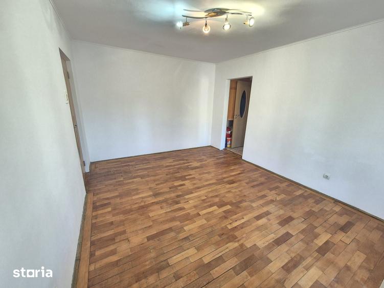 Apartament cu 2 camere semidecomandat în Hărmanului