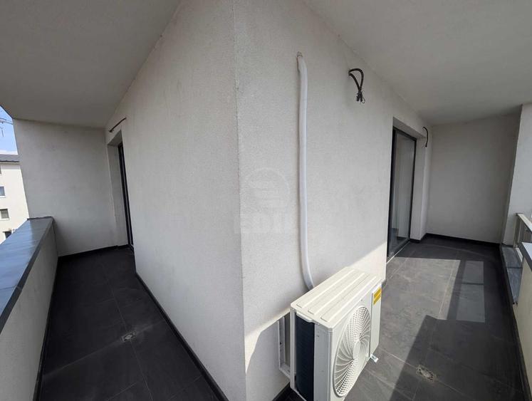 Apartament cu 3 camere semidecomandat în Florești