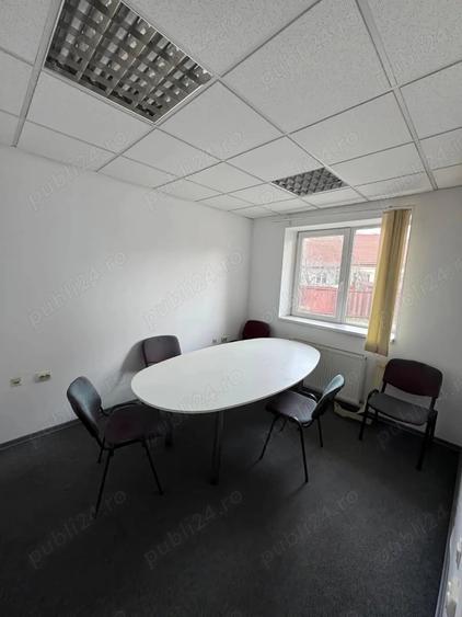 Casă cu 5 camere în Central