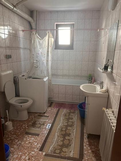 Casă individuală cu 5 camere cu Canalizare în Central