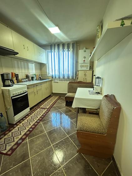 Apartament cu 3 camere semidecomandat în Astra