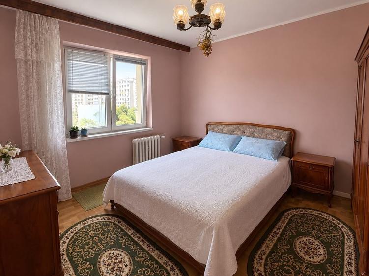 Apartament cu 3 camere decomandat, mobilat în Baicului