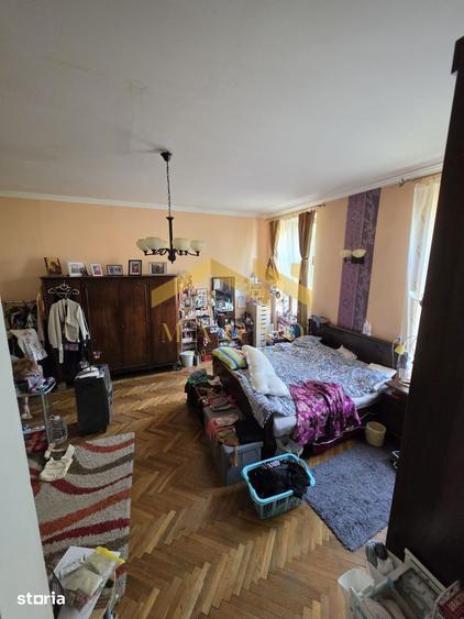Casă cu 7 camere cu Teren 456 Mp în Central