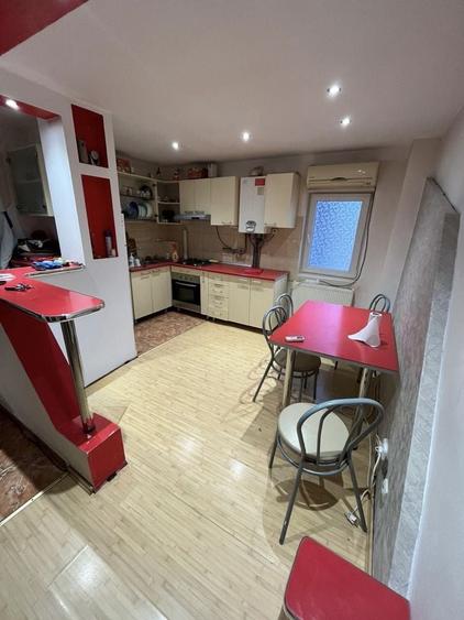 Apartament cu 3 camere decomandat, mobilat în Central
