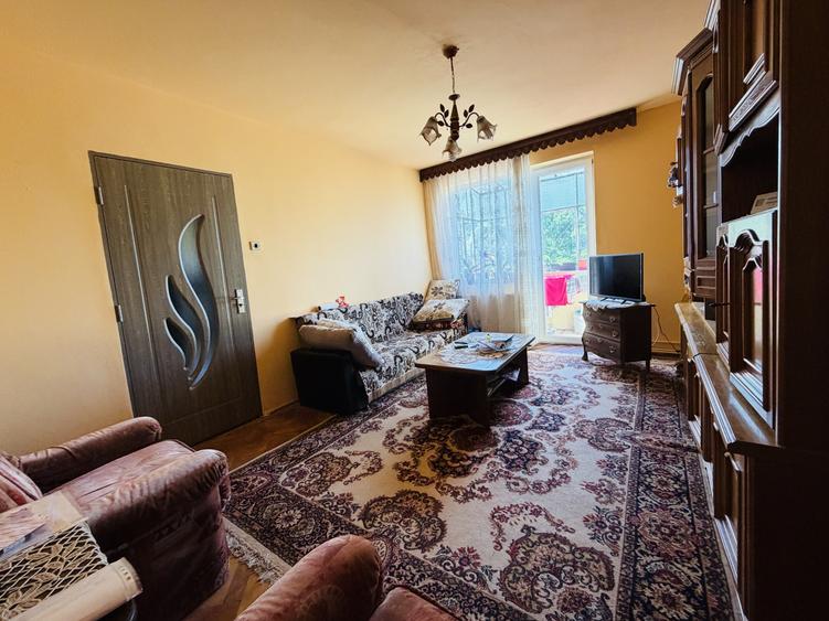 Apartament cu 2 camere semidecomandat, mobilat în Bălcescu