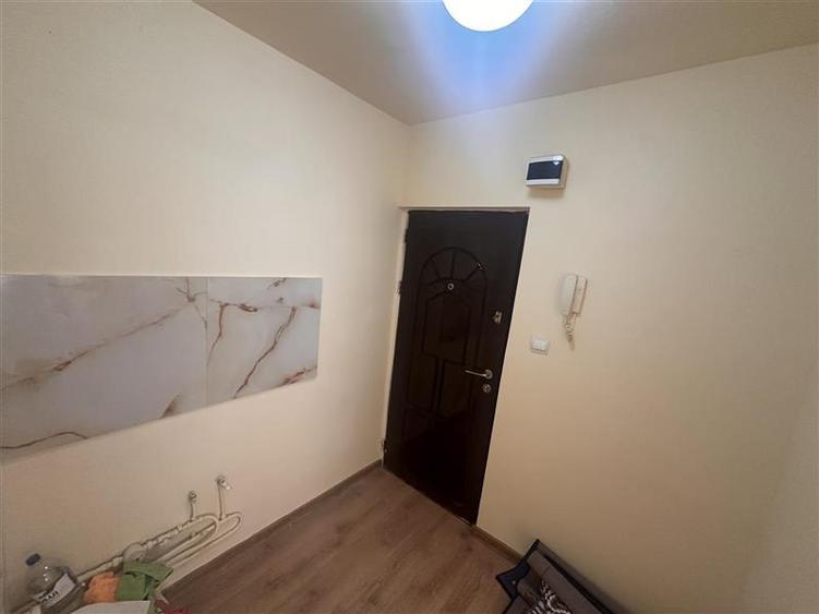 Garsonieră decomandată în Soarelui