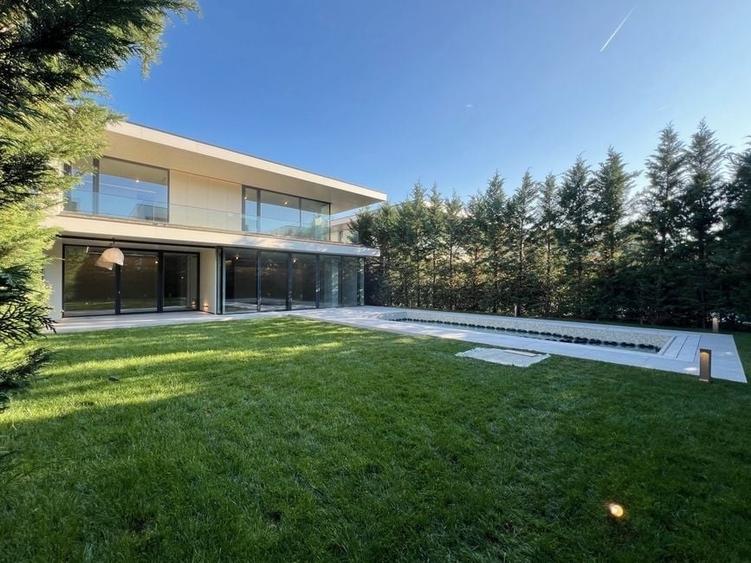 Casă individuală cu 7 camere cu Piscina în Iancu Nicolae