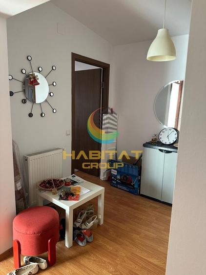 Apartament cu 3 camere semidecomandat, mobilat în Central