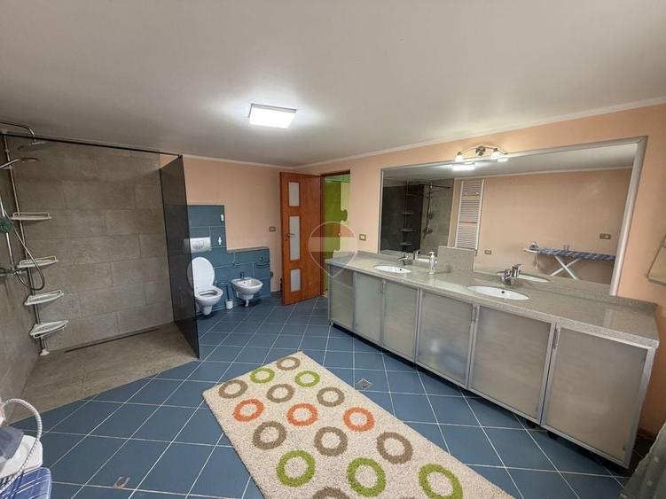 Apartament cu 3 camere decomandat în Gară
