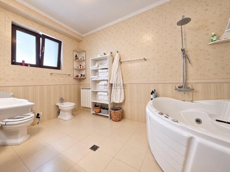 Casă individuală cu 8 camere cu Piscina în Bragadiru