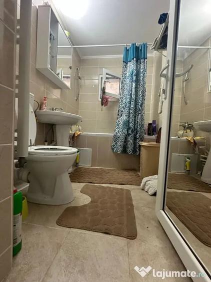 Apartament cu 3 camere decomandat în Calarași 4