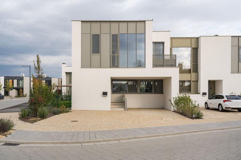 Duplex cu 4 camere cu Canalizare în Tunari