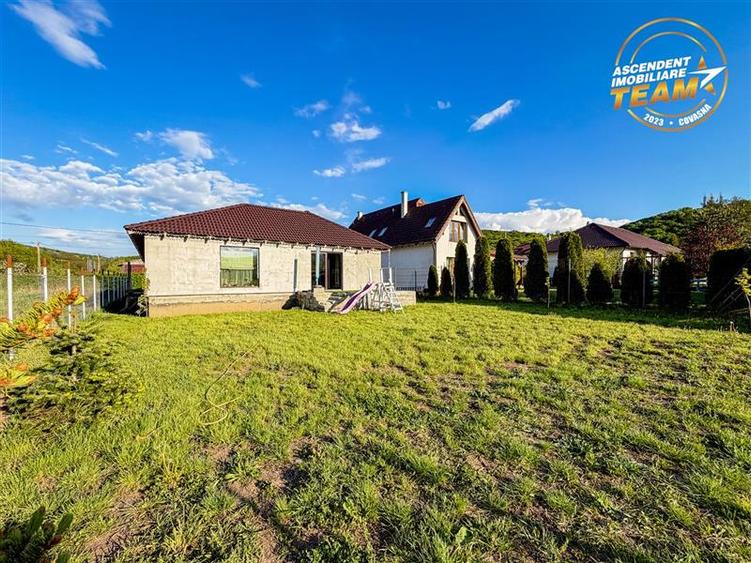 Casă individuală cu 4 camere cu Teren 800 Mp în Periferie