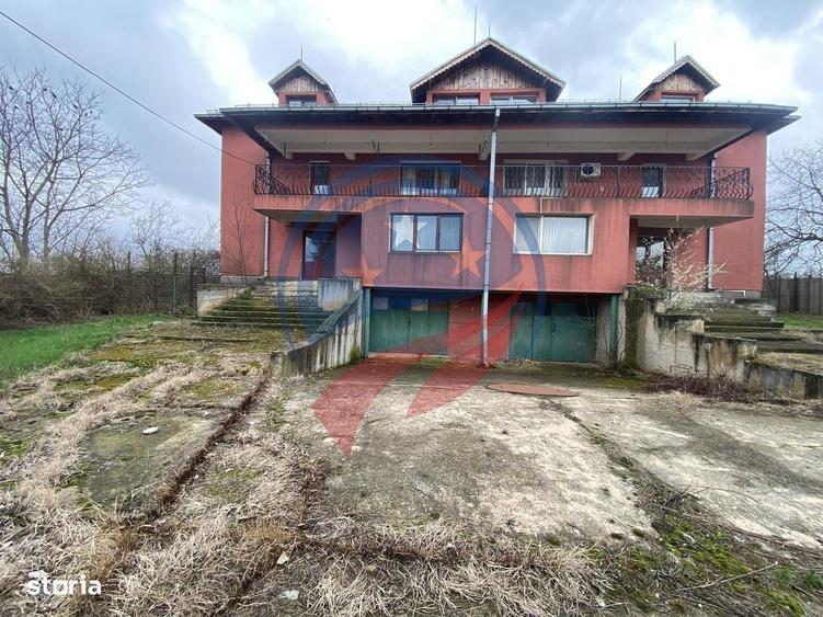 Casă cu 4 camere cu Teren 2500 Mp în Leamna de Jos