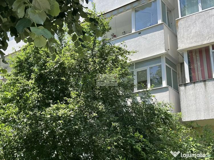 Apartament cu 3 camere decomandat, mobilat în Central
