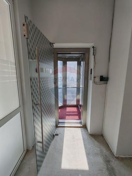 Birou, de 450 mp, în Central