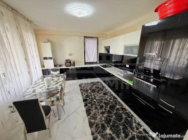 Apartament cu 5 camere decomandat în Craiovița Nouă