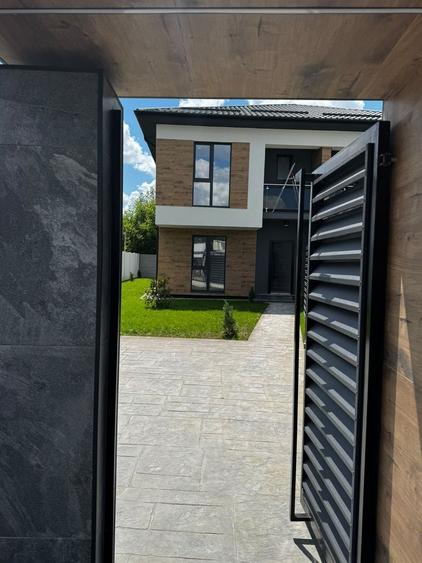 Casă individuală cu 4 camere cu Canalizare în Ultracentral