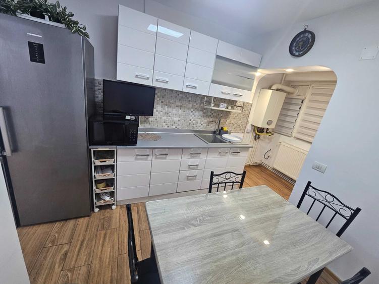 Apartament cu 3 camere decomandat în Ultracentral