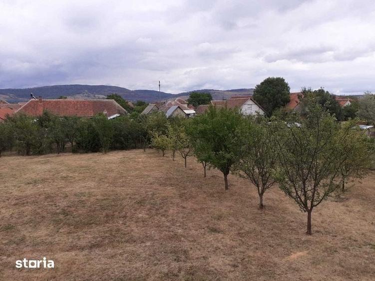 Casă cu 4 camere cu Teren 220 Mp în Buteni