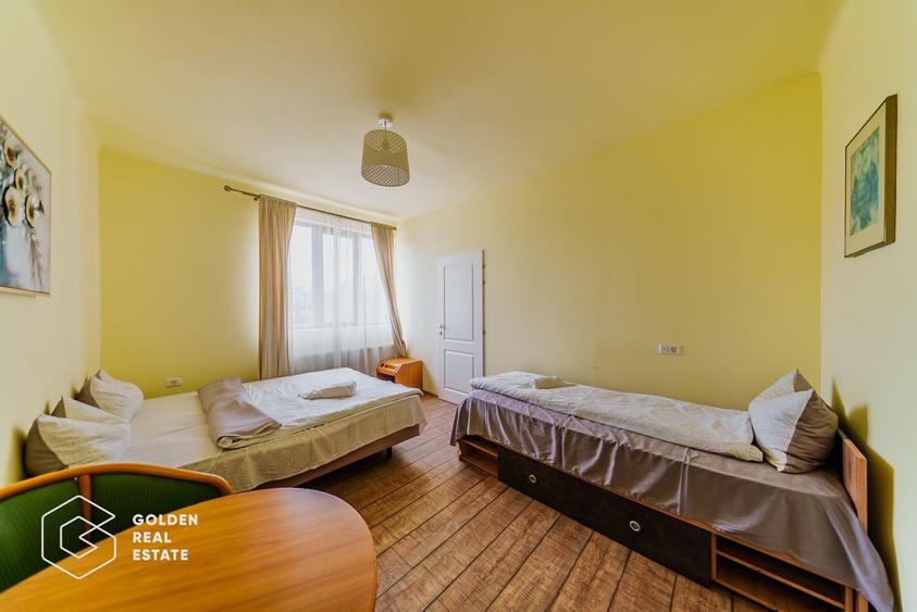 Casă individuală cu 11 camere cu Canalizare în Ghioroc