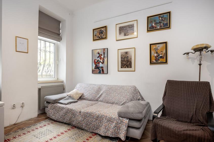 Apartament cu 6 camere circular, mobilat în P-ța Victoriei