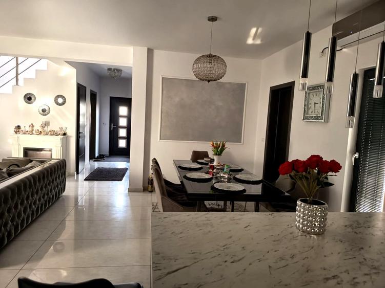 Duplex cu 4 camere cu Canalizare în Dumbrăvița