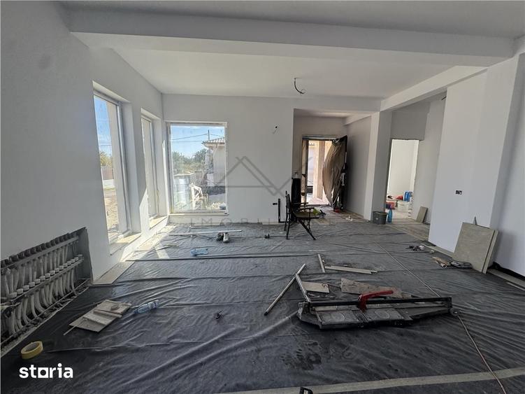 Casă cu 4 camere cu Teren 450 Mp în Domnești