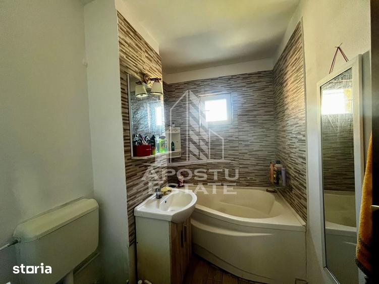 Apartament cu 3 camere semidecomandat în UMT