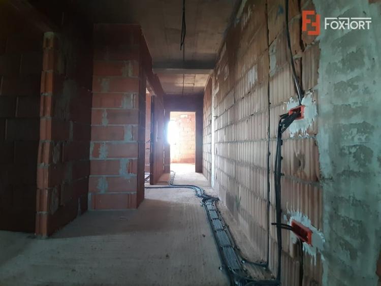 Duplex cu 5 camere cu Canalizare în Ghiroda
