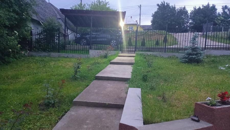 Casă cu Teren 2700 Mp în Bălțătești