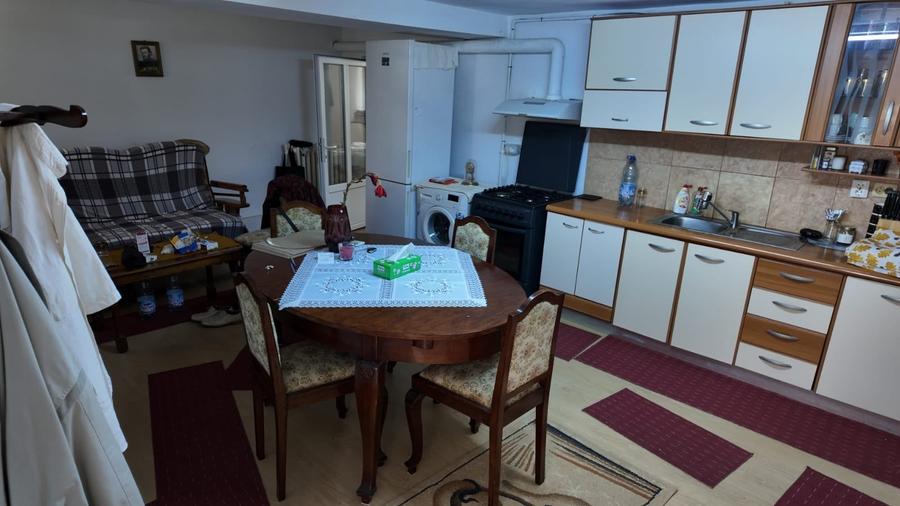 Casă individuală cu 5 camere cu Garaj în Central