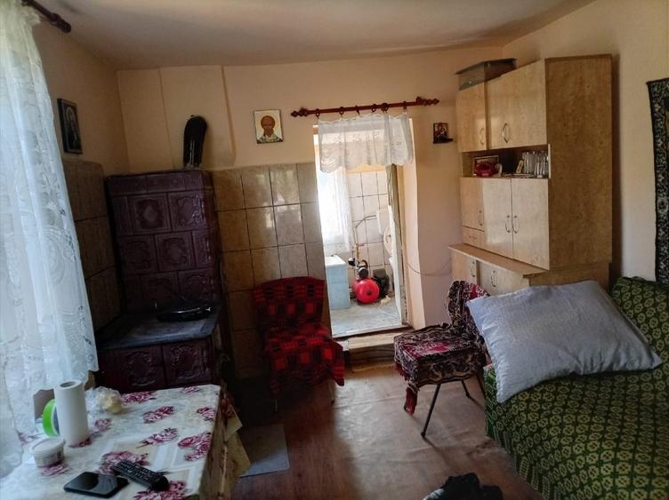 Casă cu 2 camere cu Teren 1369 Mp în Diviciorii Mici