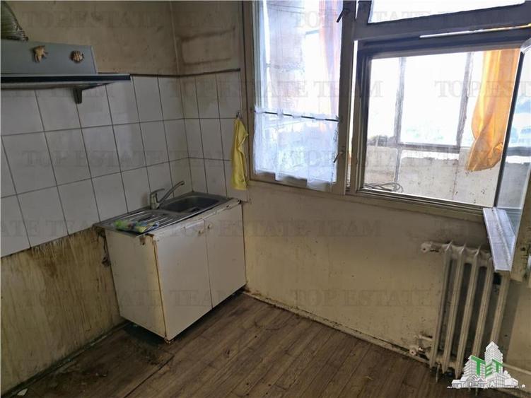 Apartament cu 3 camere decomandat în Lujerului