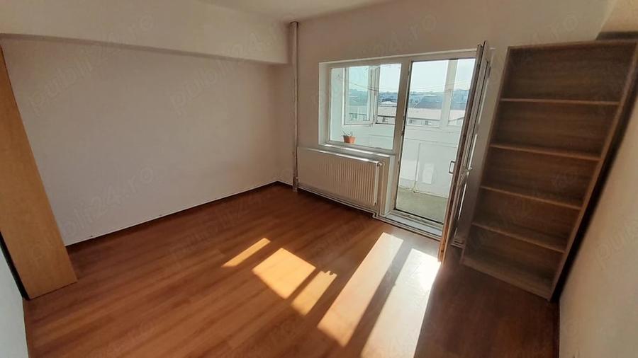 Apartament cu 4 camere decomandat în Poarta 6