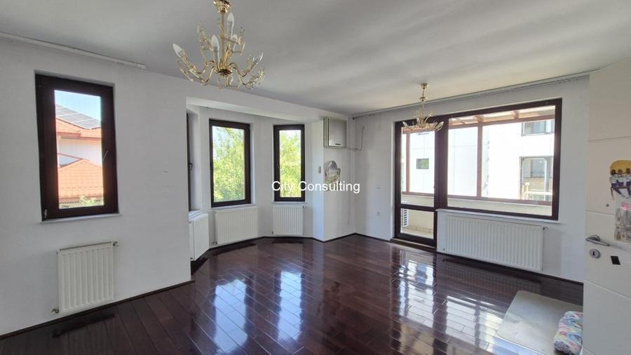 Casă cu 6 camere cu Teren 300 Mp în Pipera