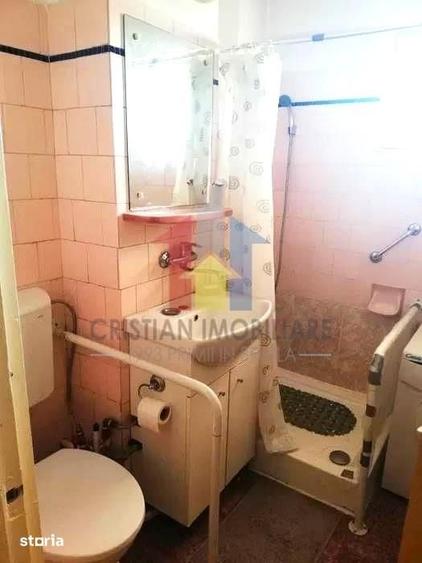 Apartament cu 3 camere decomandat în Radu Negru