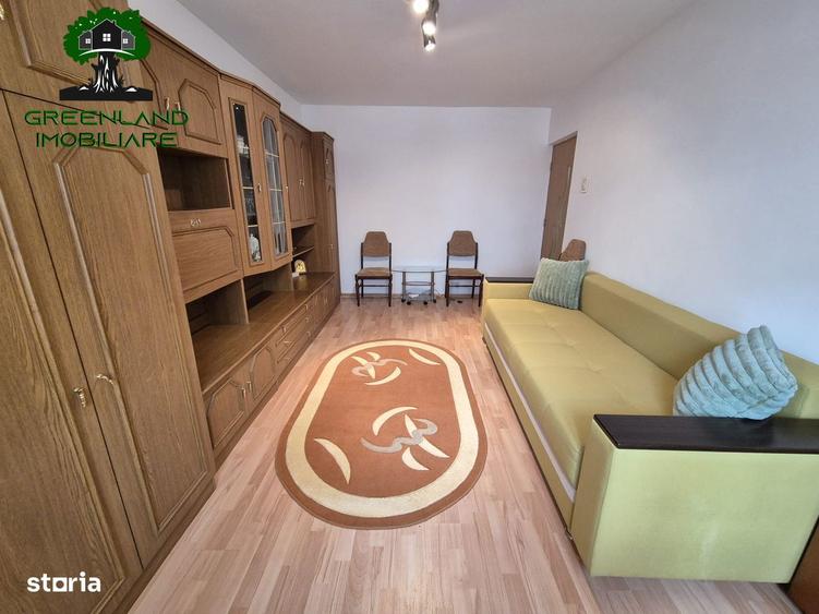 Apartament cu 3 camere decomandat în Podul de Fier