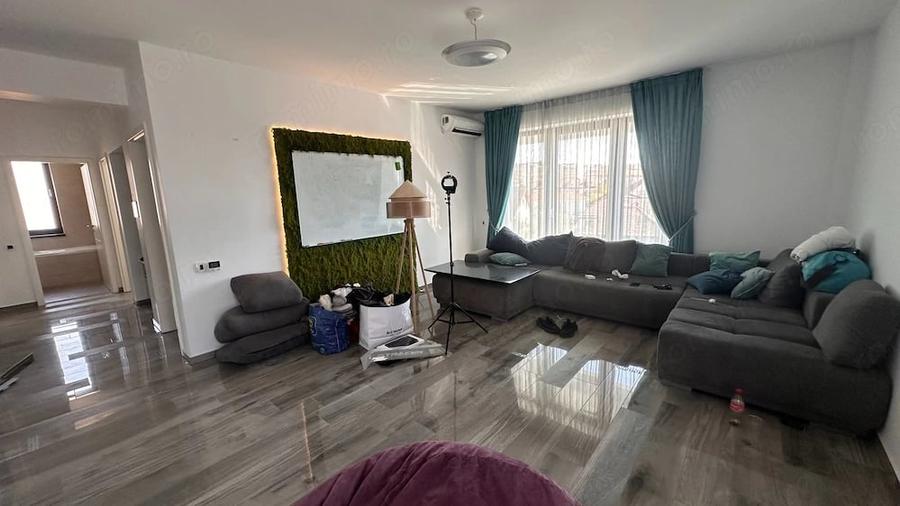Apartament cu 3 camere semidecomandat în Central