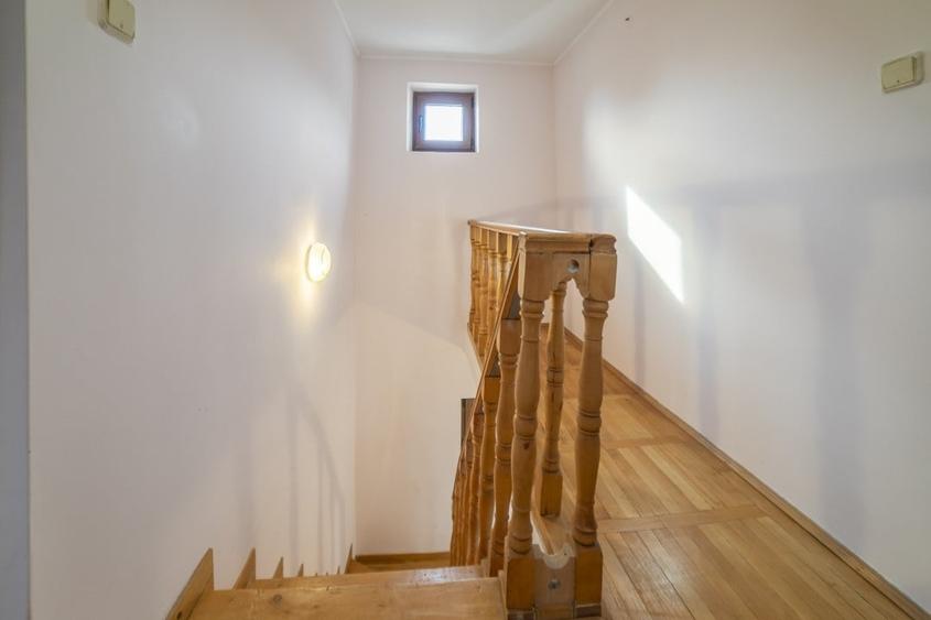 Casă cu 3 camere cu Teren 3040 Mp în Central