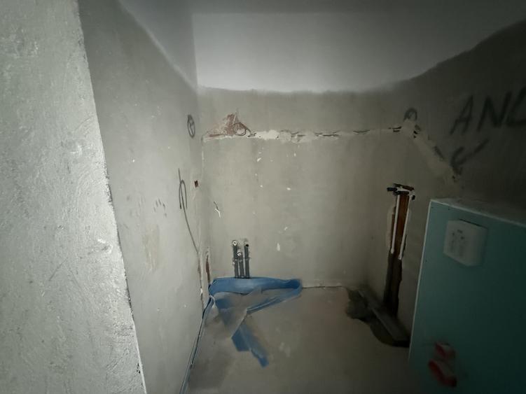 Apartament cu 4 camere decomandat în Theodor Pallady