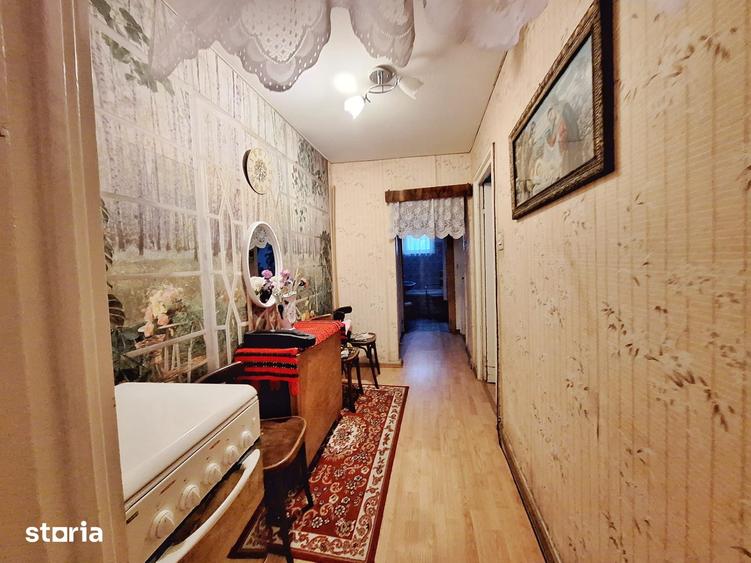 Apartament cu 3 camere semidecomandat în Mioriței