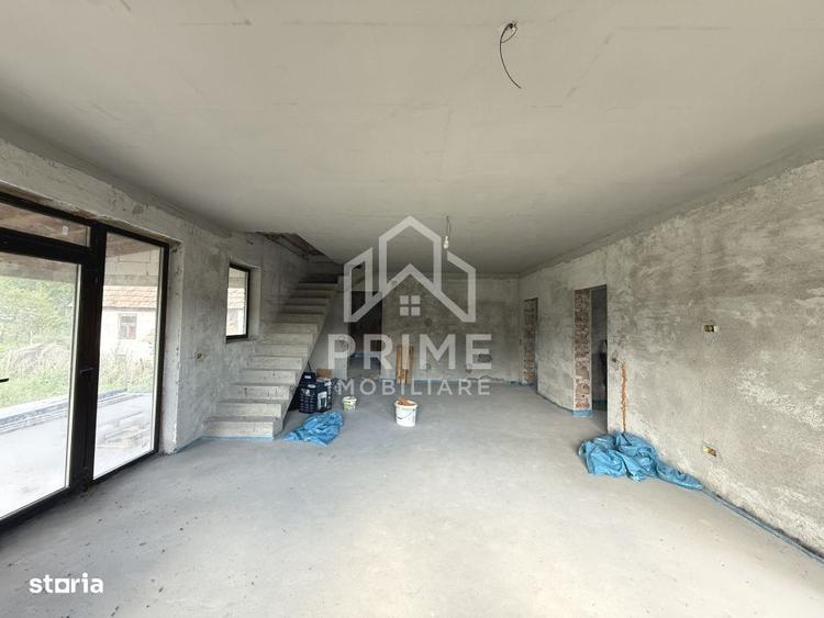 Casă cu 4 camere cu Teren 1800 Mp în Stremț